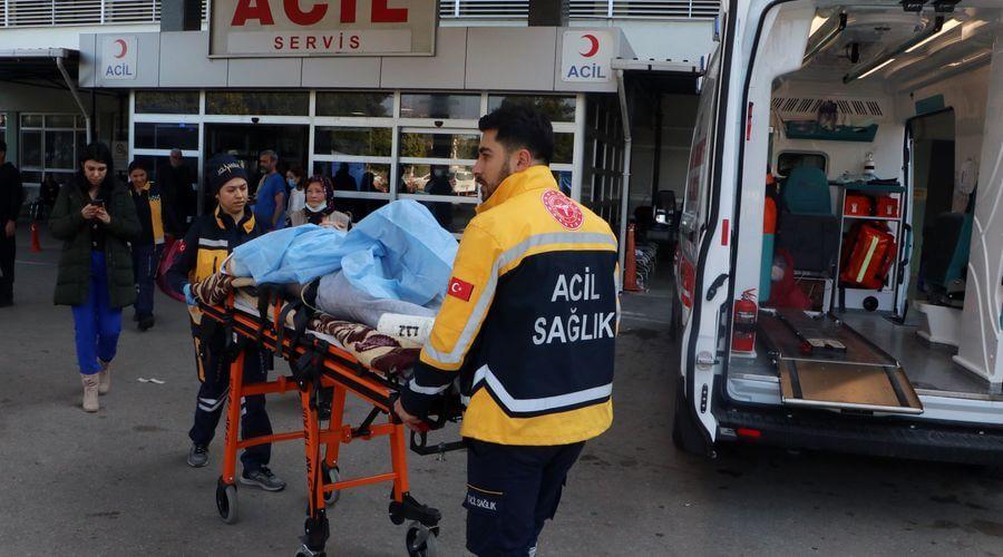 Orta hasarlı çıkan Balcalı Hastanesi'nde hastalar tahliye ediliyor