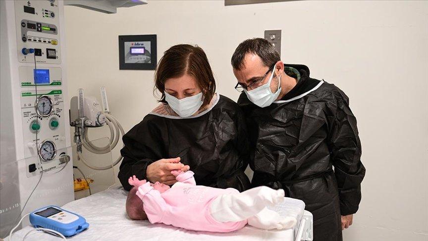 370 gram doğan 'mikro prematüre bebek' 155 günün sonunda taburcu edildi