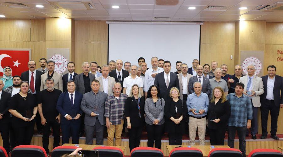 Meslekte 25 yılını dolduran aile hekimlerine plaket verildi