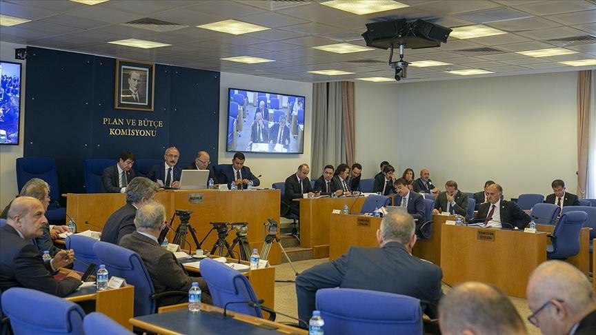 Sözleşmelilere kadro verilmesini içeren kanun teklifi Komisyonda