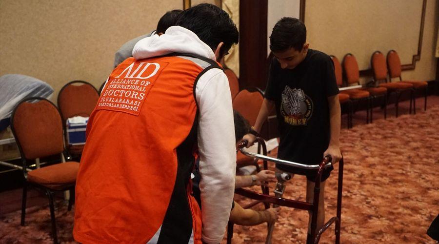 Uluslararası Doktorlar Derneğinden Gazzeli ampute çocuklara protez desteği