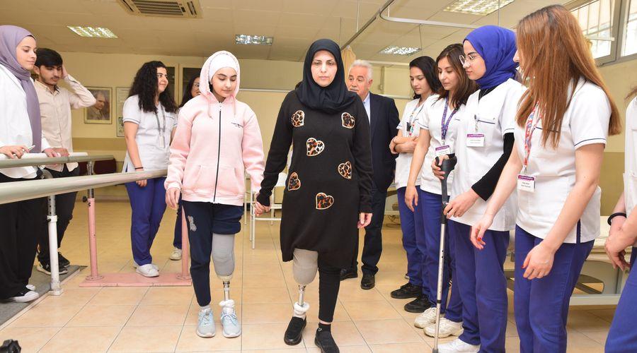 Depremde bacaklarını kaybeden anne ve kızı, Hacettepe'de ayağa kalktı