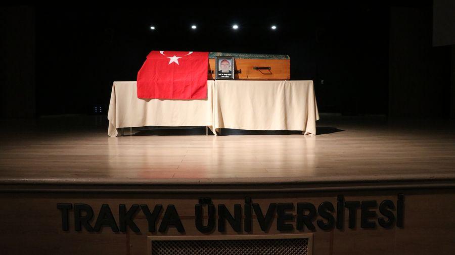 'Hocaların hocası' son yolculuğuna uğurlandı