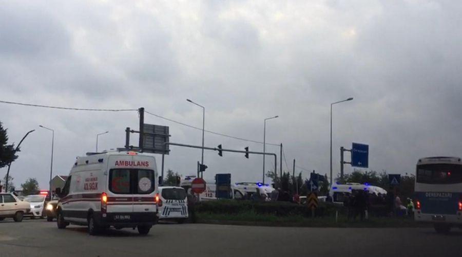Rize'de ambulans, otomobile çarptı: 6 yaralı