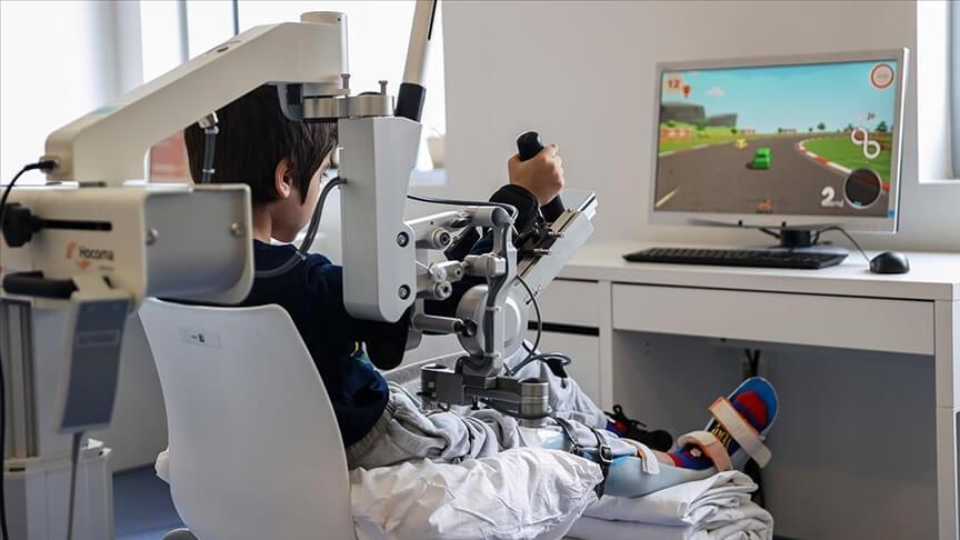 'Robotik rehabilitasyon' enkazdan kurtarılan depremzedelere umut oldu
