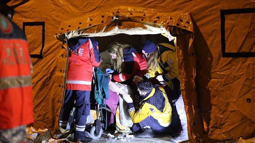 21 binden fazla hekim görev yaptı... Türkiye'nin sağlık ordusu deprem bölgesi için seferber oldu