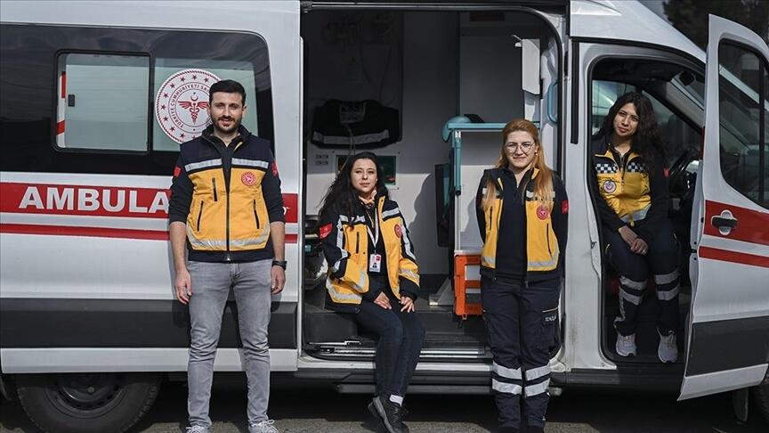 Sağlık çalışanları deprem bölgesinde hafızalarına kazınan anları anlattı: Yaralılarını çıkartan bize koşuyordu