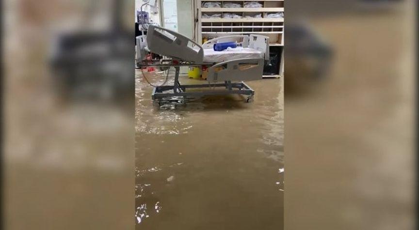 Şanlıurfa'da sel felaketi: Hastaneyi su bastı, hastalar tahliye edildi