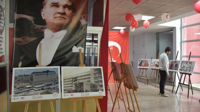 Hakkari Devlet Hastanesinde Cumhuriyet'in 100. yıl dönümü fotoğraf sergisi açıldı