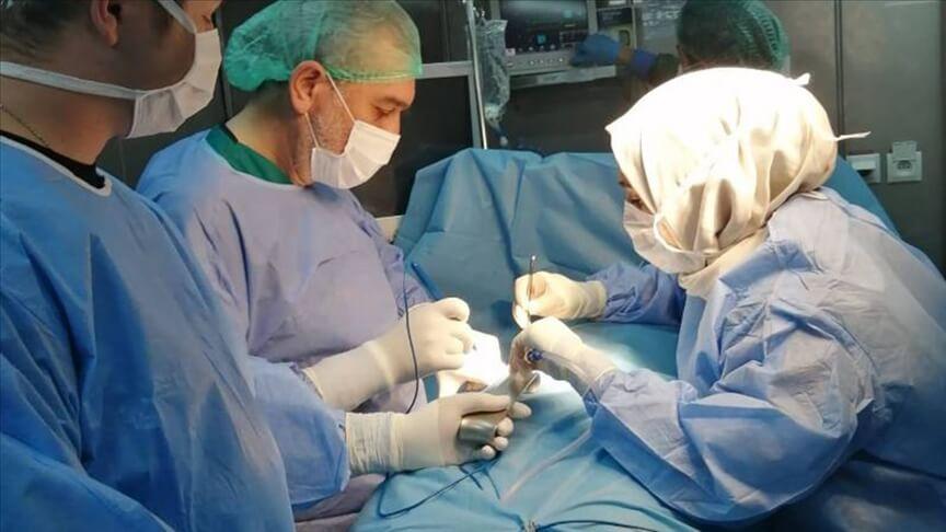 Hastaneye dönüştürülen Bayraktar gemisinde depremzedelere ameliyat hizmeti