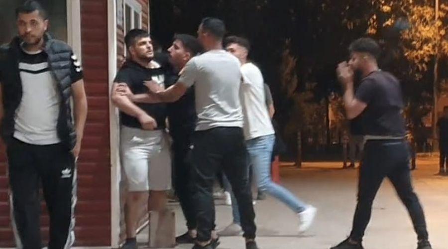 Tedavi için birlikte gittiği hastanede arkadaşını darbetti