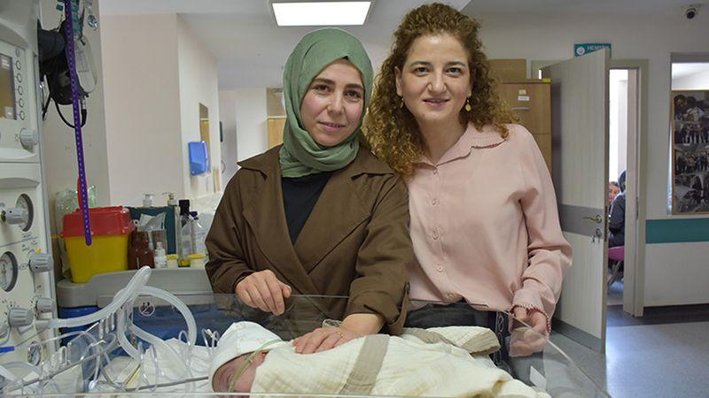 25 haftalık doğan bebeğin solunum yetmezliğine kök hücre tedavisiyle çözüm bulundu