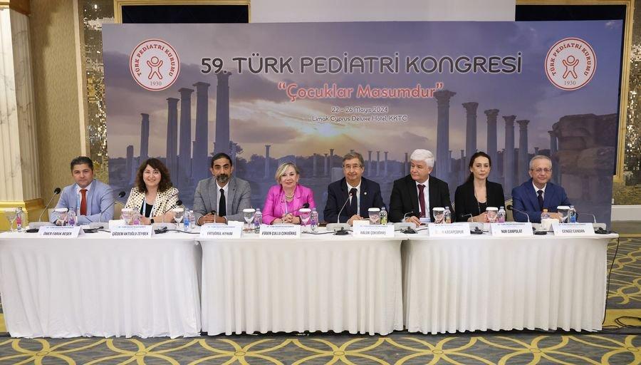 Çocuk hekimlerinin isyanı: Doktor dışında herkes gıda takviyesi ve vitamin öneriyor