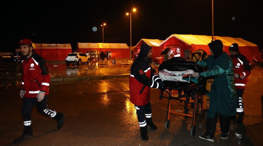 Bakan Koca: 813 ambulans ve 227 UMKE Timi afet bölgesinde