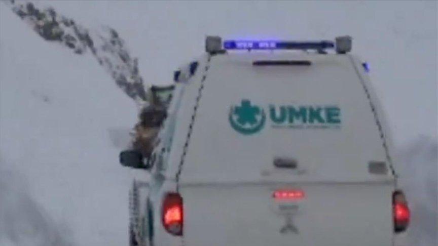 Çığ tehlikesine rağmen 7 aylık bebeği hastaneye ulaştıran sağlık çalışanlarına teşekkür