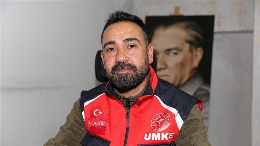 Evini depremzede aileye açan UMKE görevlisi, çalıştığı kurumda bir odaya yerleşti