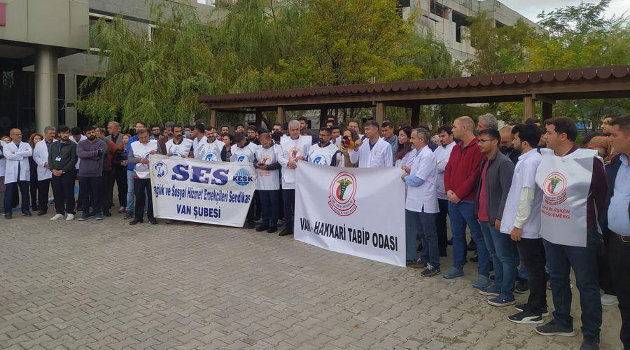 Van'da doktora yapılan saldırı protesto edildi