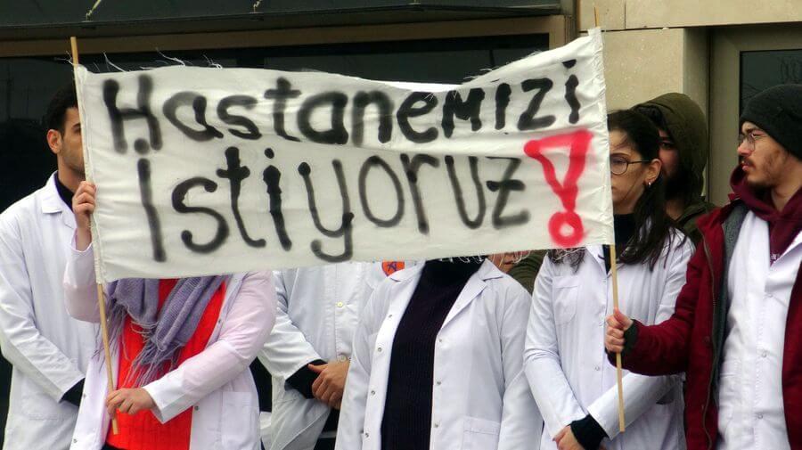 Cerrahpaşa Veteriner Fakültesi öğrencileri hayvan hastanesi için eylem yaptı
