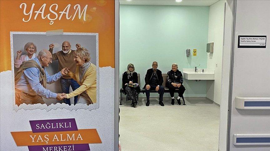 Mersin'de 65 yaş ve üstü vatandaşlar 'Sağlıklı Yaş Alma Merkezi'ne emanet