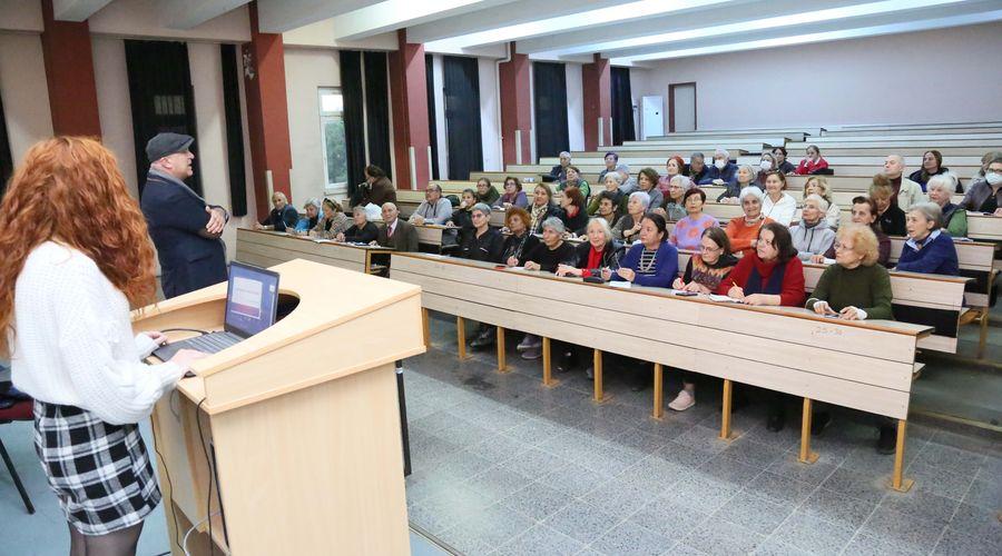 60+ Tazelenme Üniversitesi öğrencileri lisansı bitirdi, sırada yüksek lisans var