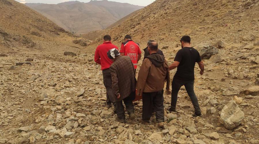 Yaylada doğum sancısı tutan kadına, UMKE ekibi 5 kilometre yürüyerek ulaştı