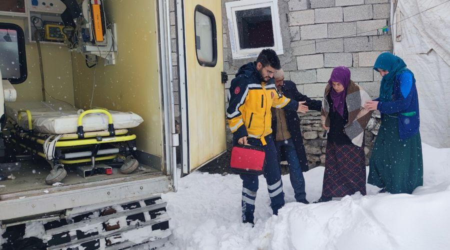 Ağrı'da sağlık ekipleri, mahsur kalan hamile kadın için seferber oldu