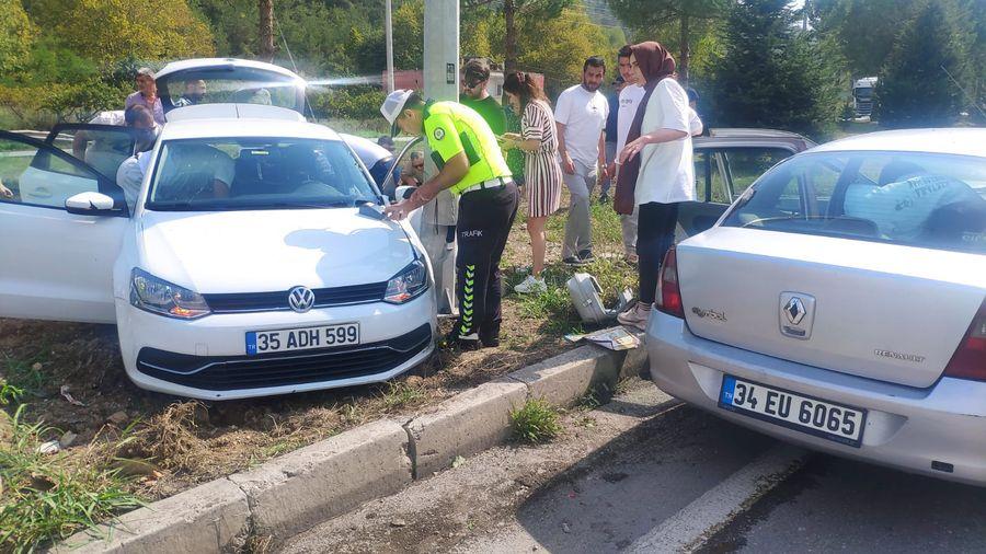 Samsun'da 2 otomobil çarpıştı; 3'ü hemşire 7 yaralı
