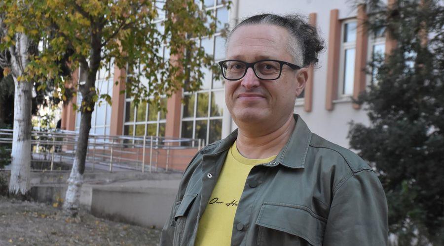 25 yıllık doktor, film yönetmenliği için okul sıralarına geri döndü