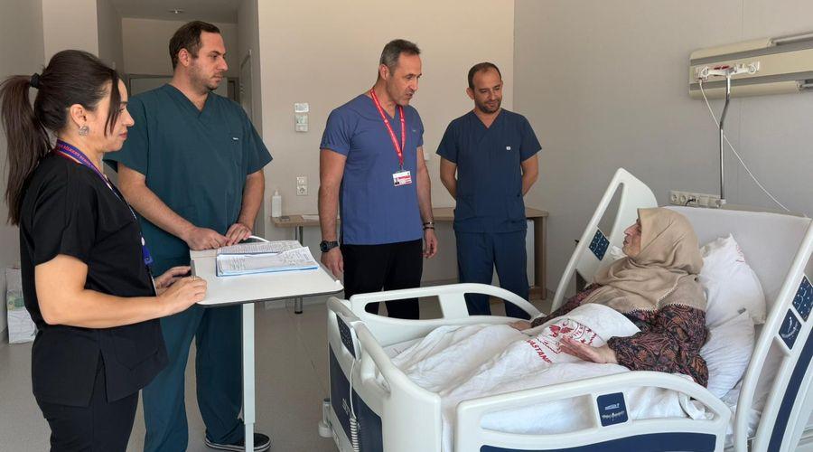 Yıllarca kansızlık ve karın ağrısı çekmişti; 5 saat süren ameliyatla sağlığına kavuştu