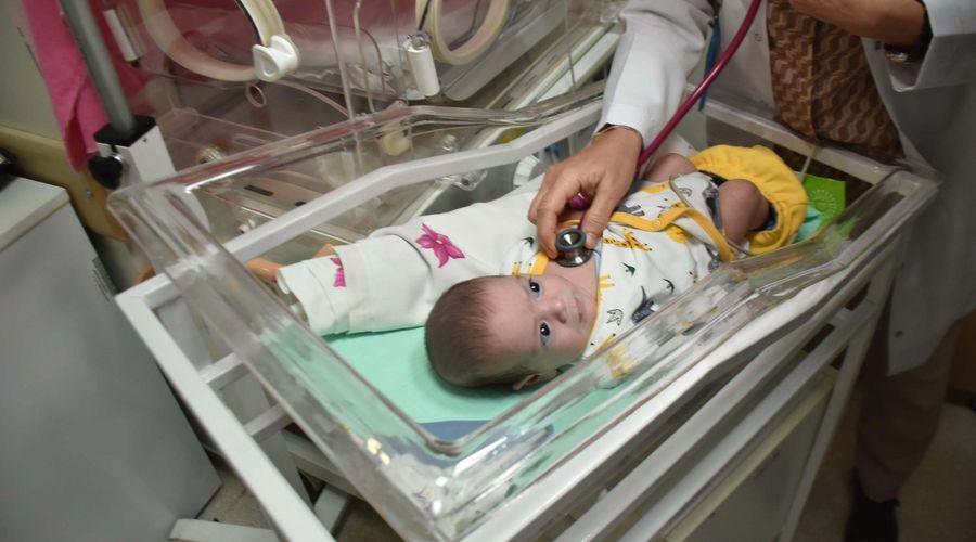 540 gram doğan bebek, 130 günlük tedavi sonrası annesine kavuştu