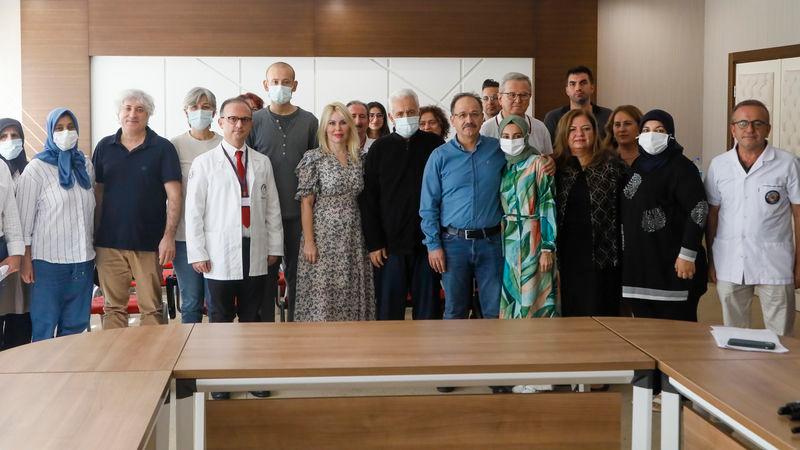 8 kişinin aynı anda girdiği çapraz nakil ameliyatı, 4 hastaya can oldu