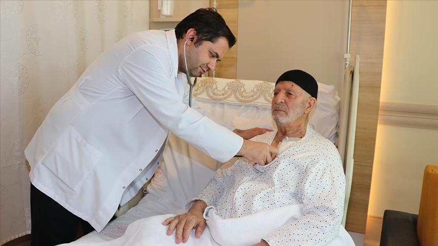 Nadir görülen kalp pili ameliyatı: 84 yaşındaki hasta sağlığına kavuştu
