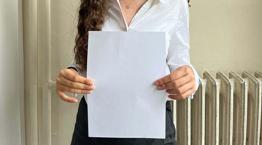 Sosyal medyada A4 kağıdıyla zayıflık yarışı