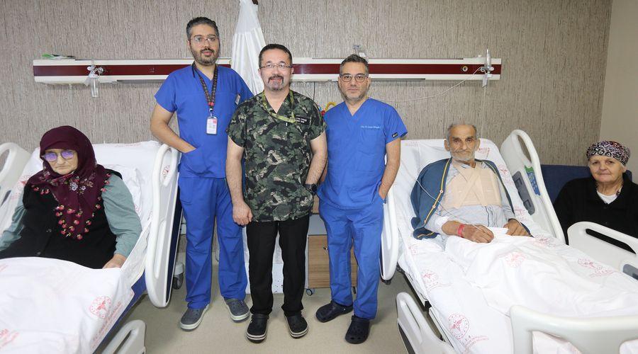 Ağabey-kardeşe eş zamanlı kalp kapakçığı ameliyatı