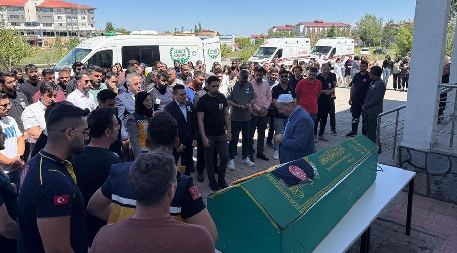 Ağrı'da trafik kazası: Acil tıp teknisyeni hayatını kaybetti