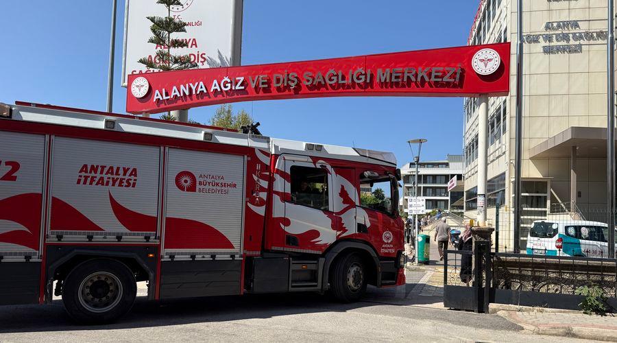 Alanya'da ağız ve diş sağlığı merkezinde yangın! Bina tahliye edildi