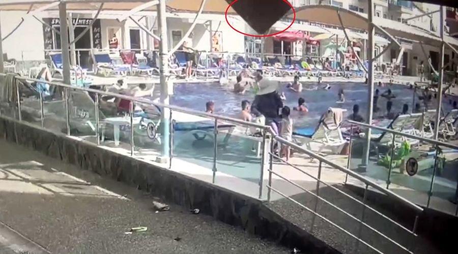 Tatilde feci kaza! Güneşlenirken kafasına baca kapağı düşen hemşire öldü