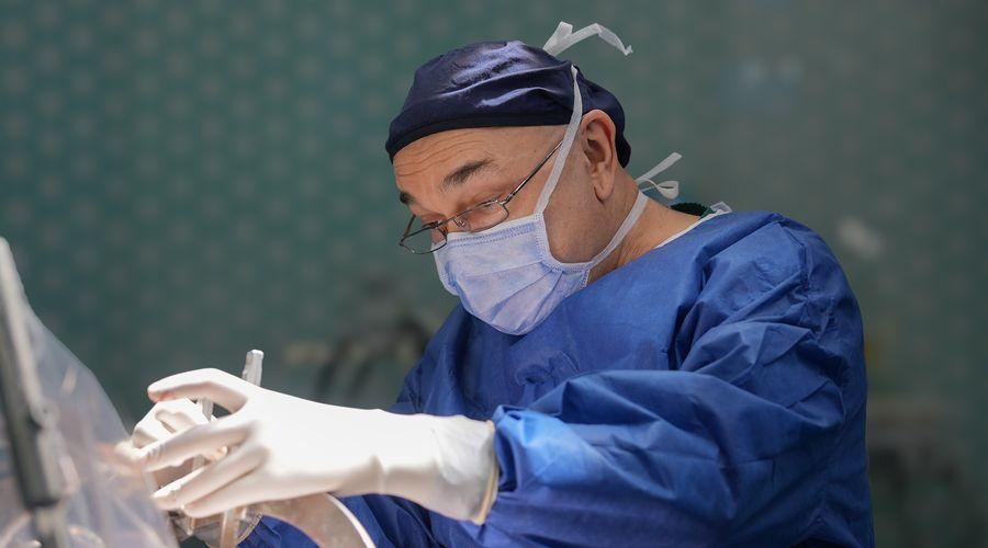 2 bininci Parkinson ameliyatını yaptı