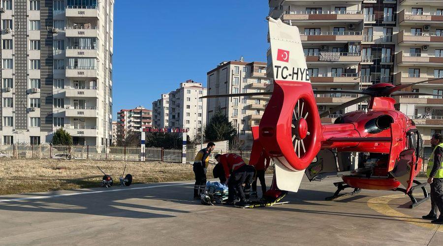 Ambulans helikopter, kalp krizi geçiren hasta için havalandı