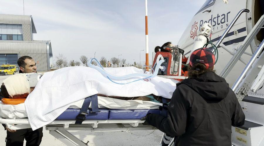 Bitlis'teki kazada ağır yaralanan genç ambulans uçakla Ankara'ya sevk edildi