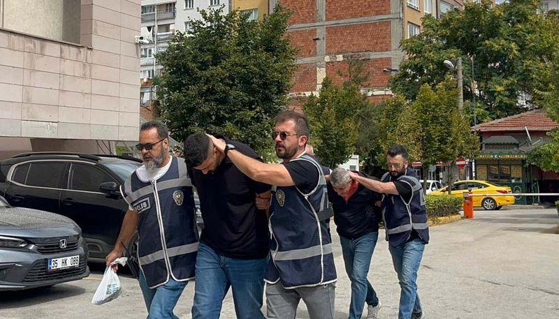 Ambulansı takip edip sağlık çalışanlarına saldırdılar! Baba ve oğlu tutuklandı