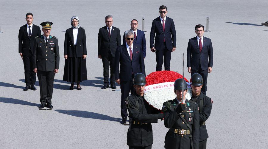 Sağlık Bakanı Memişoğlu, Anıtkabir'i ziyaret etti