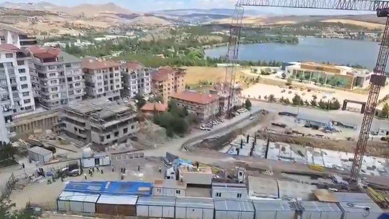 Ankara'da hastane şantiyesinde vincin kopan kancası işçinin üzerine düştü