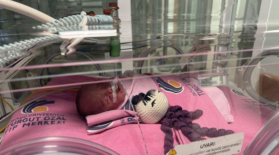 25 haftalık doğan Ayaz bebeğin tedavisi Malatya'da sürüyor