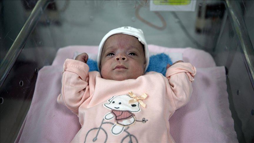 500 gramlık mucize bebek, doktorların 'prematüre okulu'ndan taburcu edildi