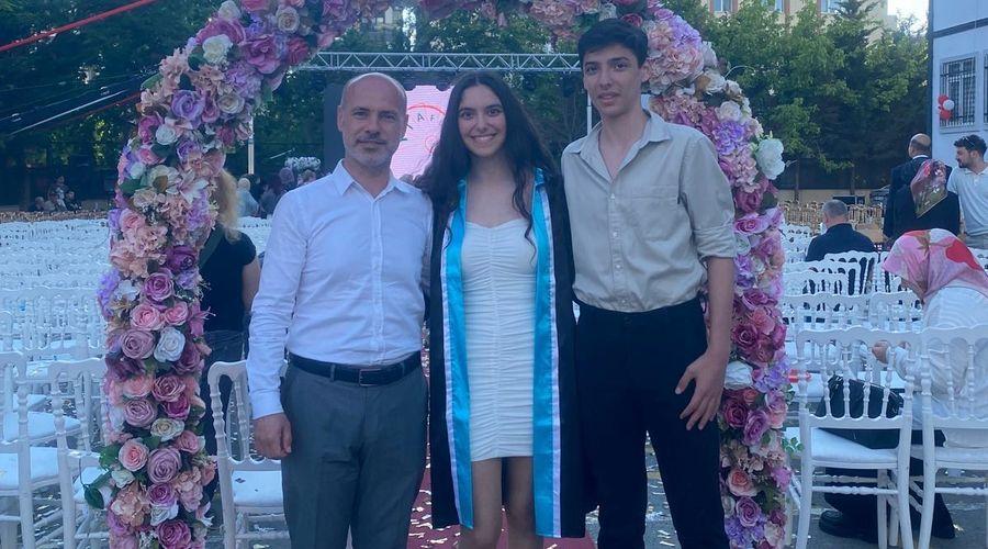 Kanserden kaybettiği annesinin izinden giderek doktor olacak