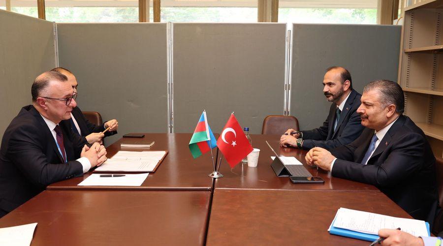 Sağlık Bakanı Koca, Cenevre'de mevkidaşları ile görüştü