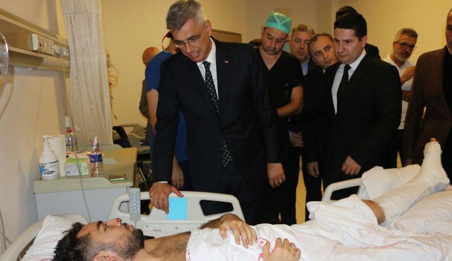 Bakan Memişoğlu Sakarya’da kaza yapan 112 ekibini ziyaret etti