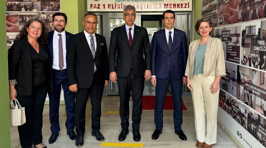 Bakan Memişoğlu, Ankara Onkoloji Hastanesini ziyaret etti