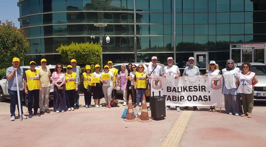Aile hekimleri maaş kesintilerine tepki gösterdi: 'Şikayeti olmayan hastayı ASM’ye nasıl getirelim?'